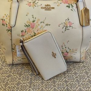 🌺Coach Set Tote & Phone Wallet🌺